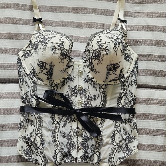 Victoria's Secret Other - Victoria's Secret Black and White Lace Corset - 34D